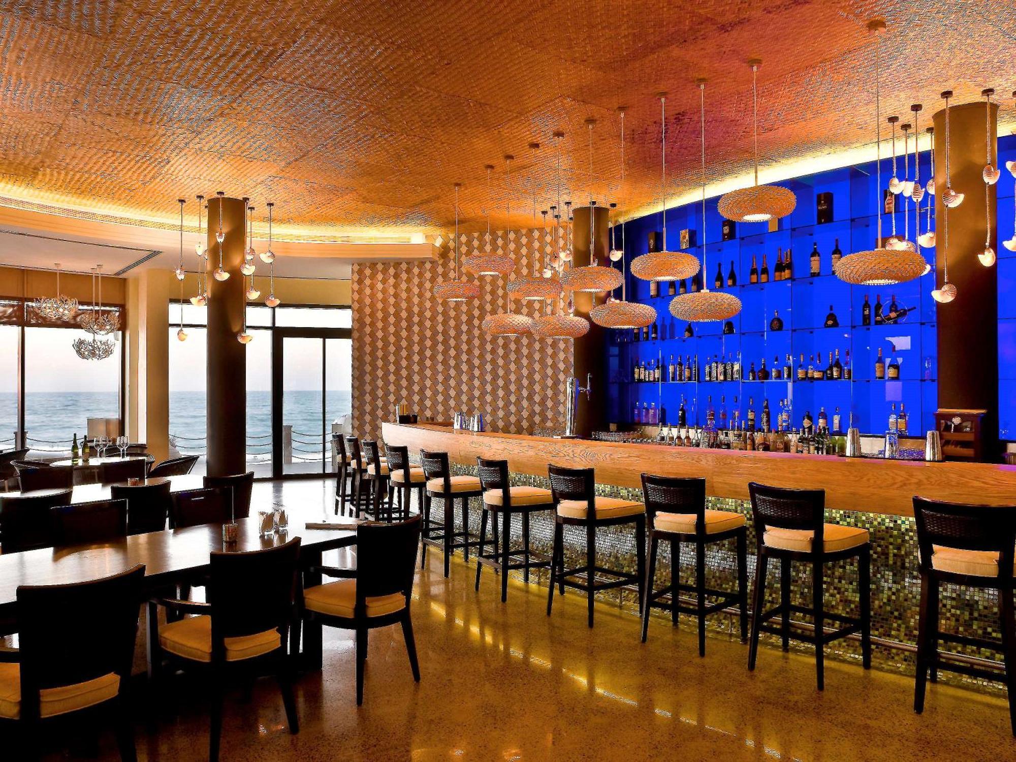 Sofitel Bahrain Zallaq Thalassa Sea & Spa Al Manamah Esterno foto The bar at the 360° Lounge