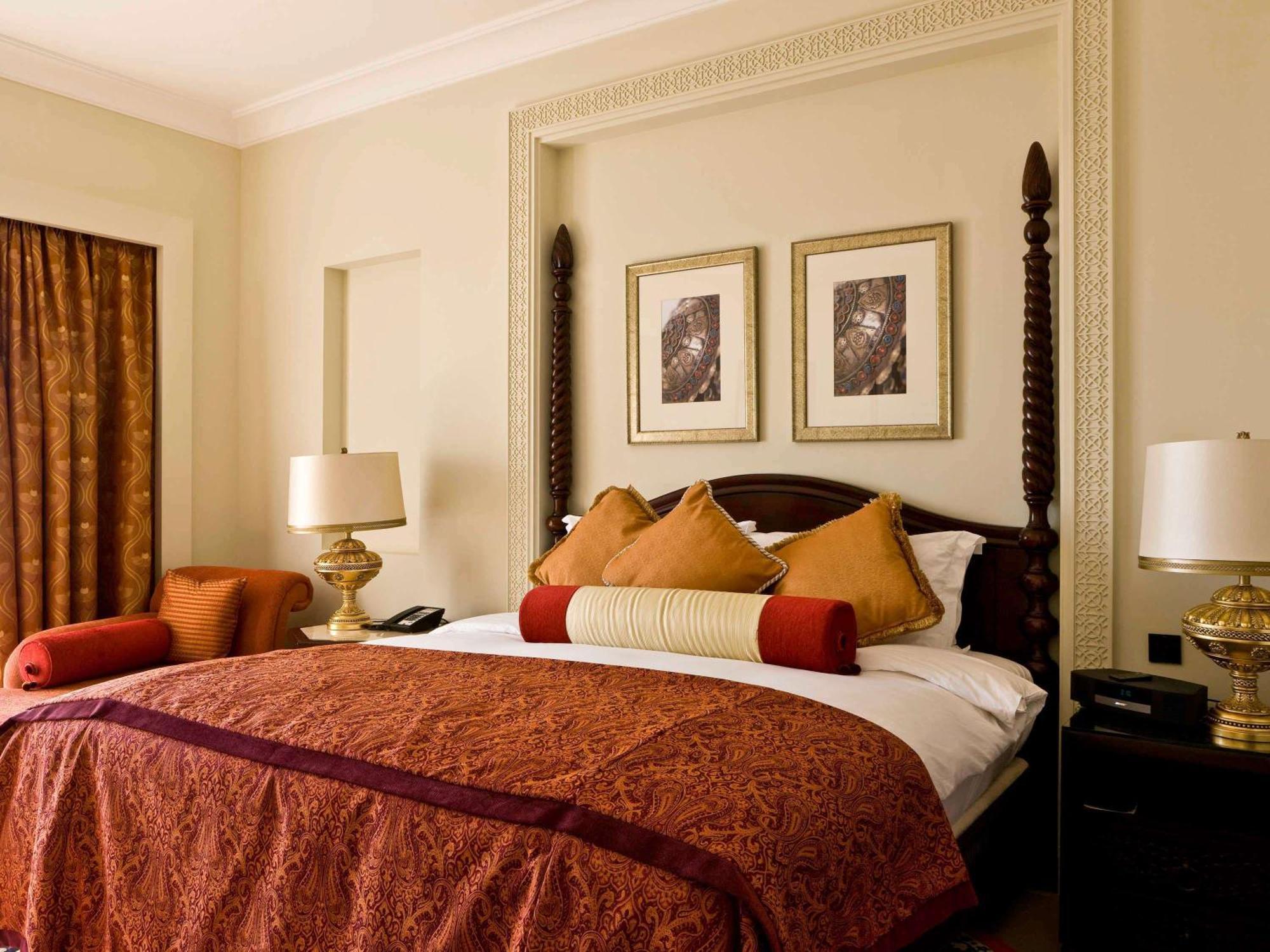 Sofitel Bahrain Zallaq Thalassa Sea & Spa Al Manamah Esterno foto A bedroom at the Taj Mahal Palace