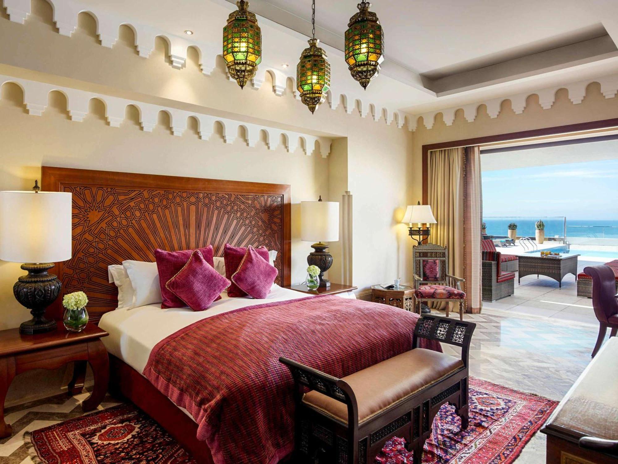 Sofitel Bahrain Zallaq Thalassa Sea & Spa Al Manamah Esterno foto A bedroom at the resort
