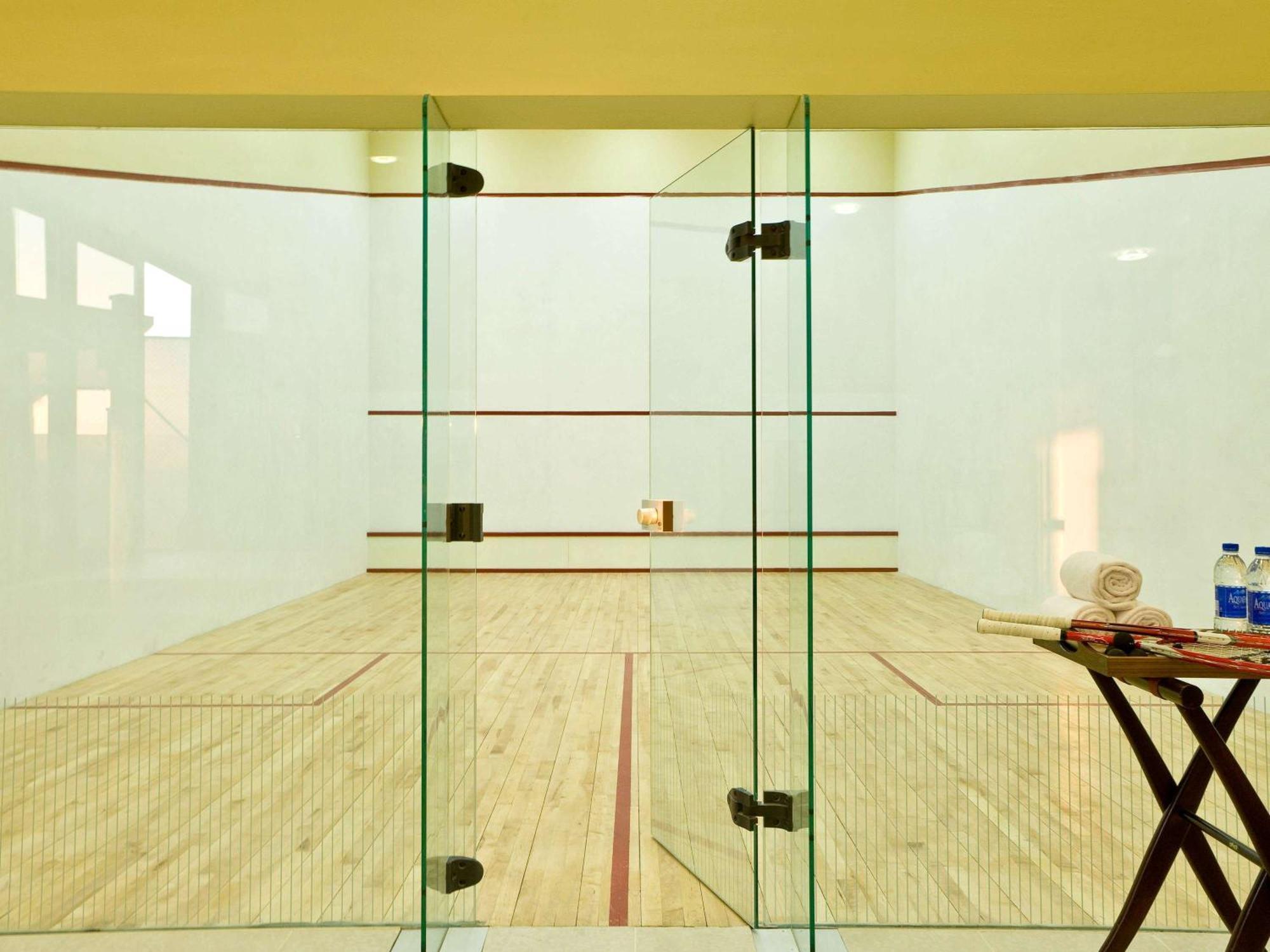 Sofitel Bahrain Zallaq Thalassa Sea & Spa Al Manamah Esterno foto Squash court