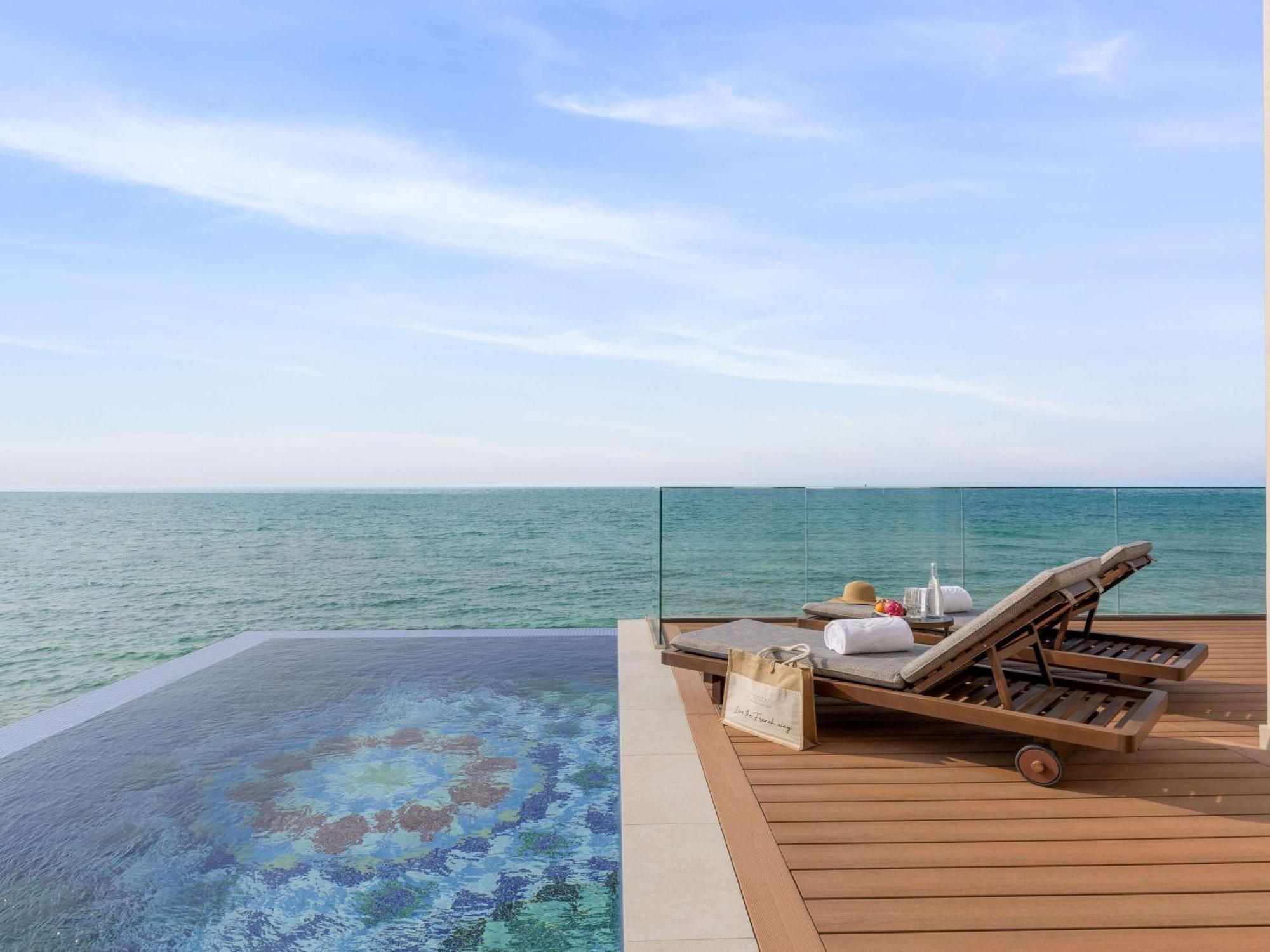 Sofitel Bahrain Zallaq Thalassa Sea & Spa Al Manamah Esterno foto View from the pool